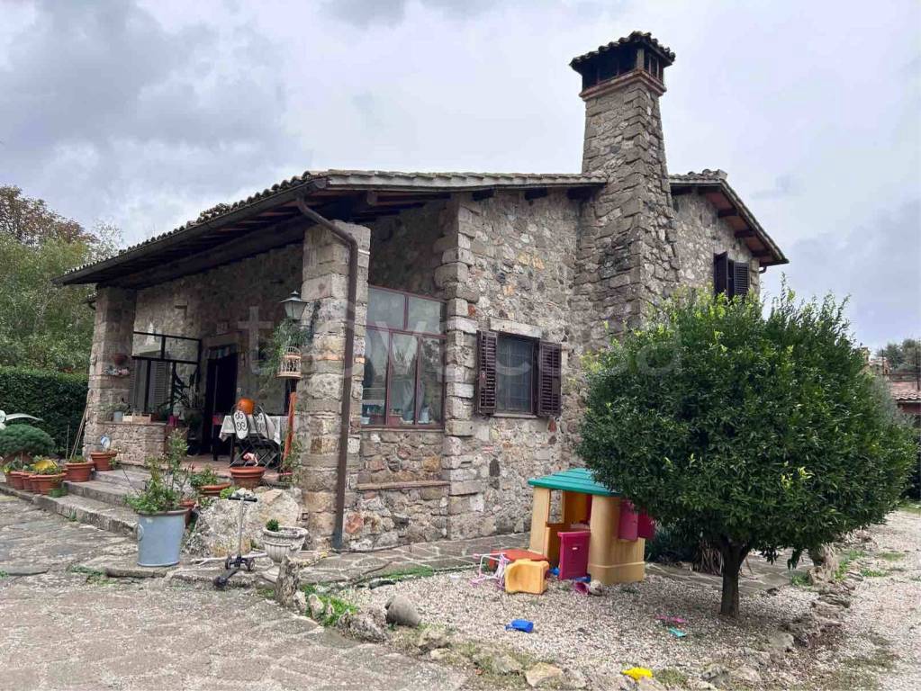 Villa in vendita a Manziana via Anguillara