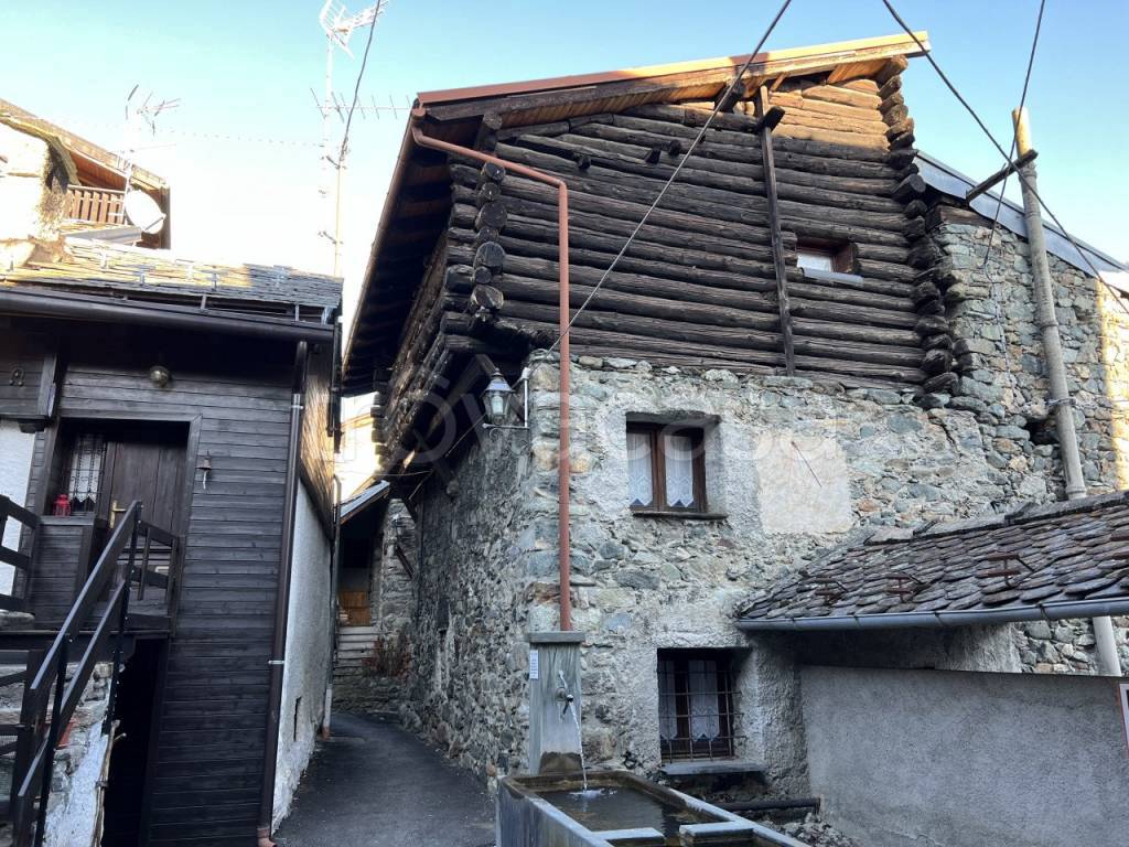 Casa Indipendente in vendita a Challand-Saint-Anselme frazione pesan