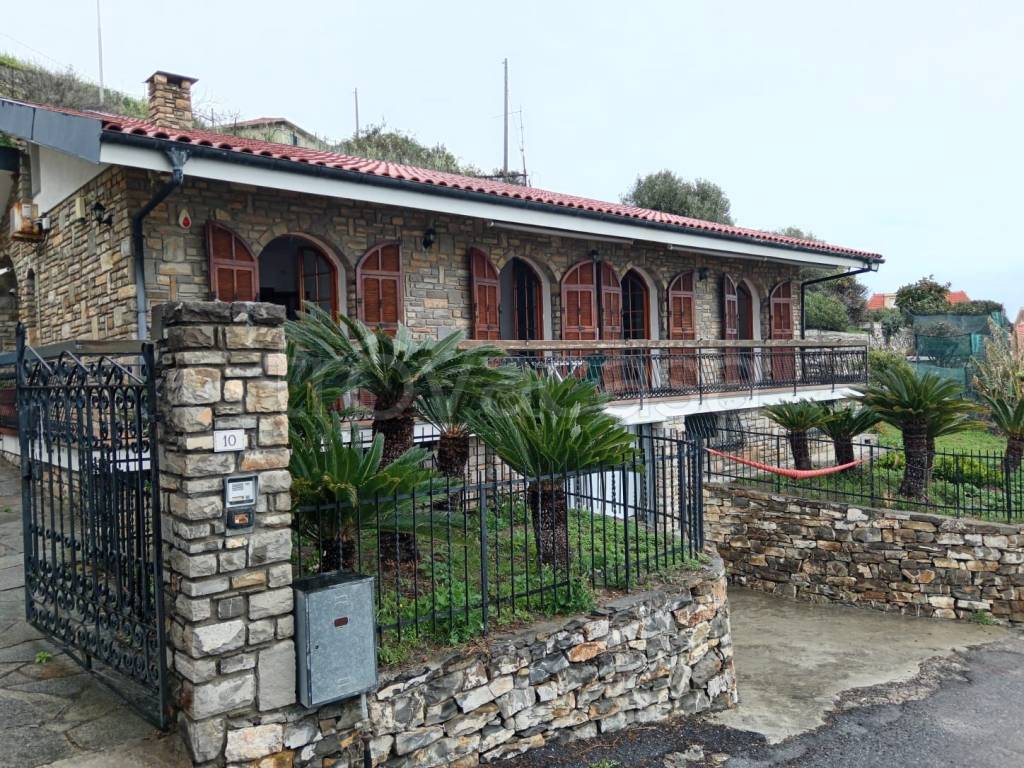 Villa in vendita a Cipressa salita 25 Aprile