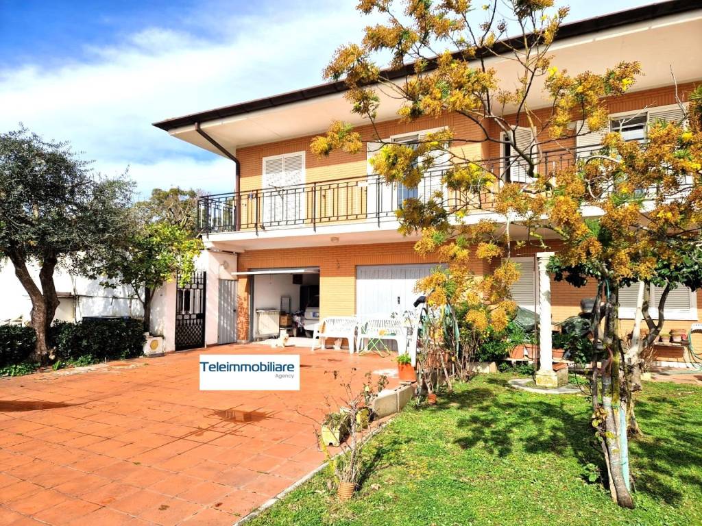 Villa a Schiera in vendita a Terracina strada Macchia di Piano 1