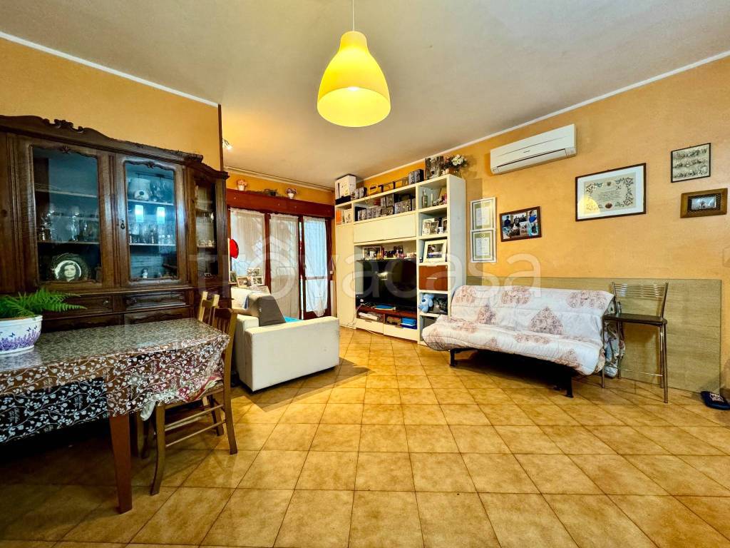 Appartamento in vendita a Roma via del Fosso del Torrino, 55