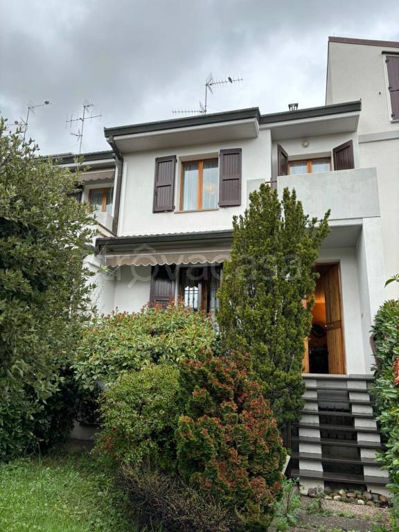 Villa a Schiera in in vendita da privato a Castel Bolognese via Nullo Baldini, 32