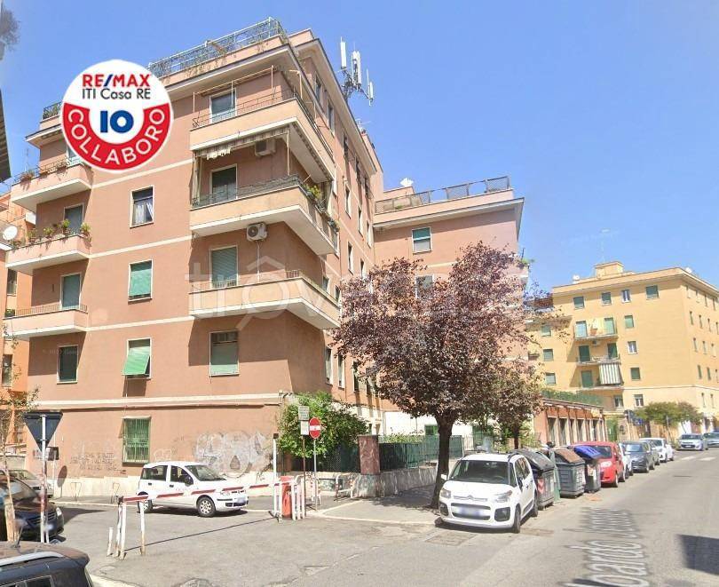 Appartamento in vendita a Roma via Biagio Pallai, 9