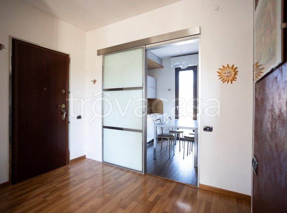 Appartamento in vendita a Erba via Ugo Foscolo, 2