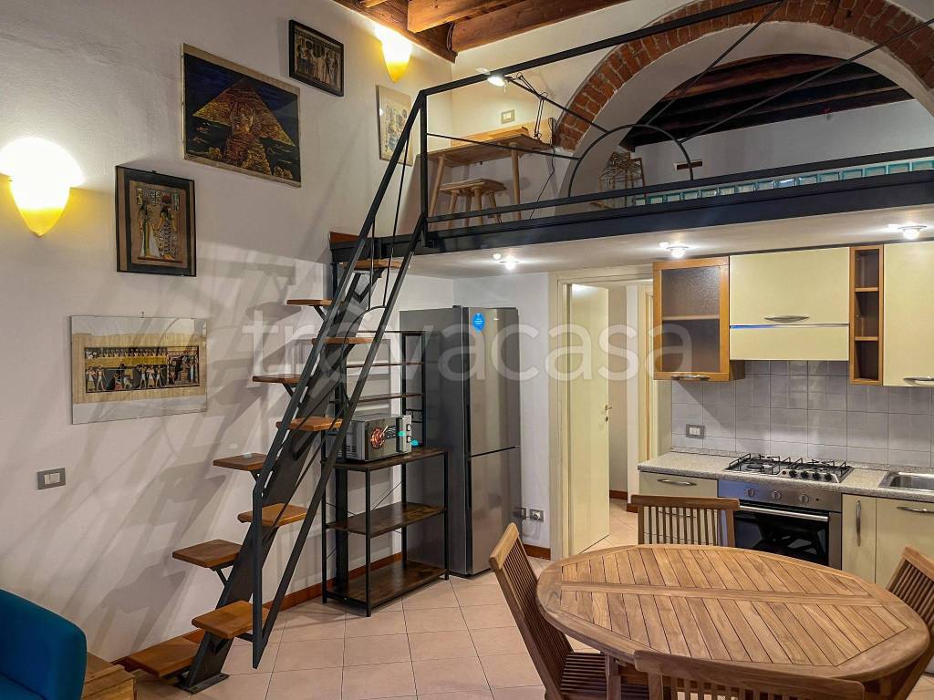Appartamento in affitto a Milano via San Bernardo, 42