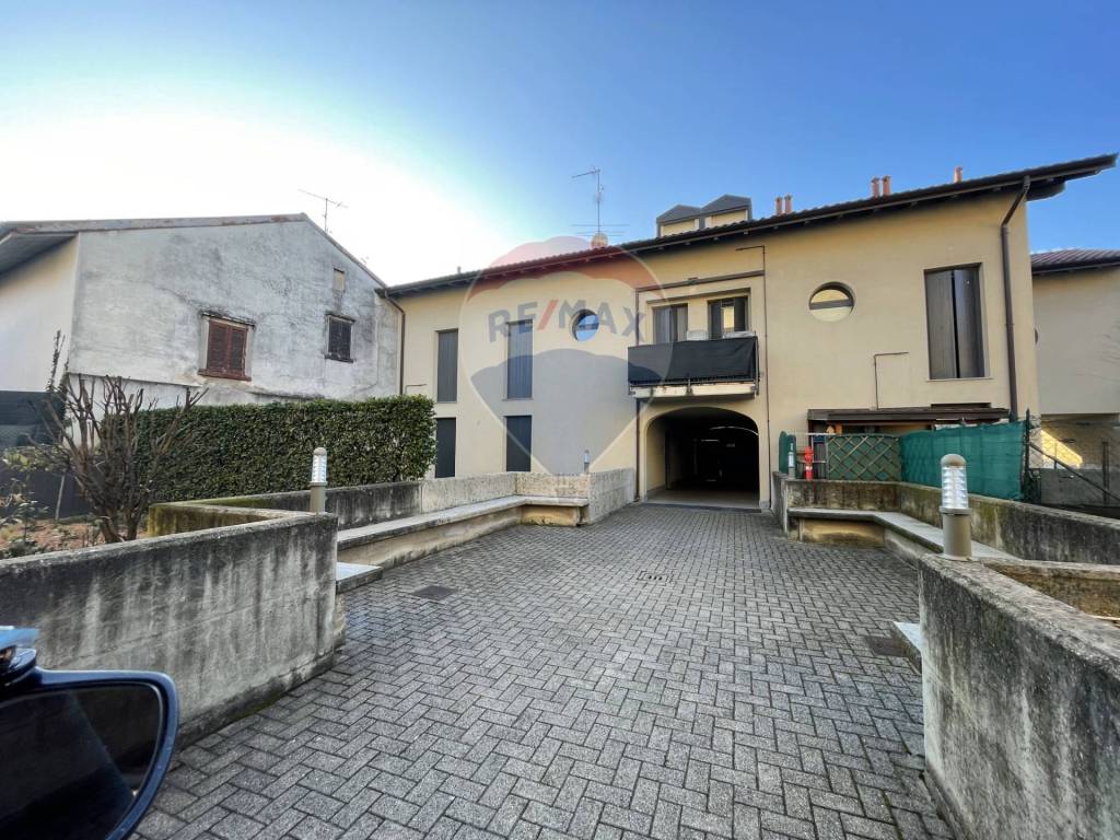 Appartamento in vendita a Vedano Olona via Matteotti, 54