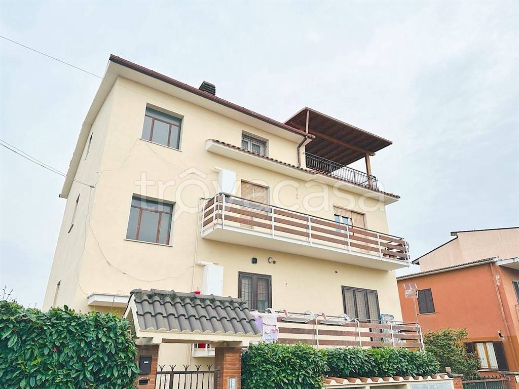 Appartamento in vendita a Roma via Massa di San Giuliano