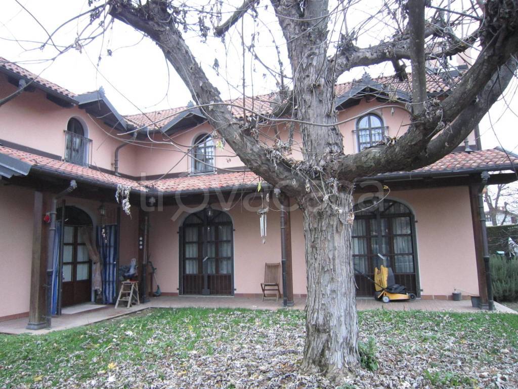 Villa in vendita a Cherasco viale della Sibla, 10