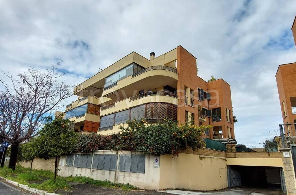 Appartamento in vendita a Roma via Giovanni Mayer, 20