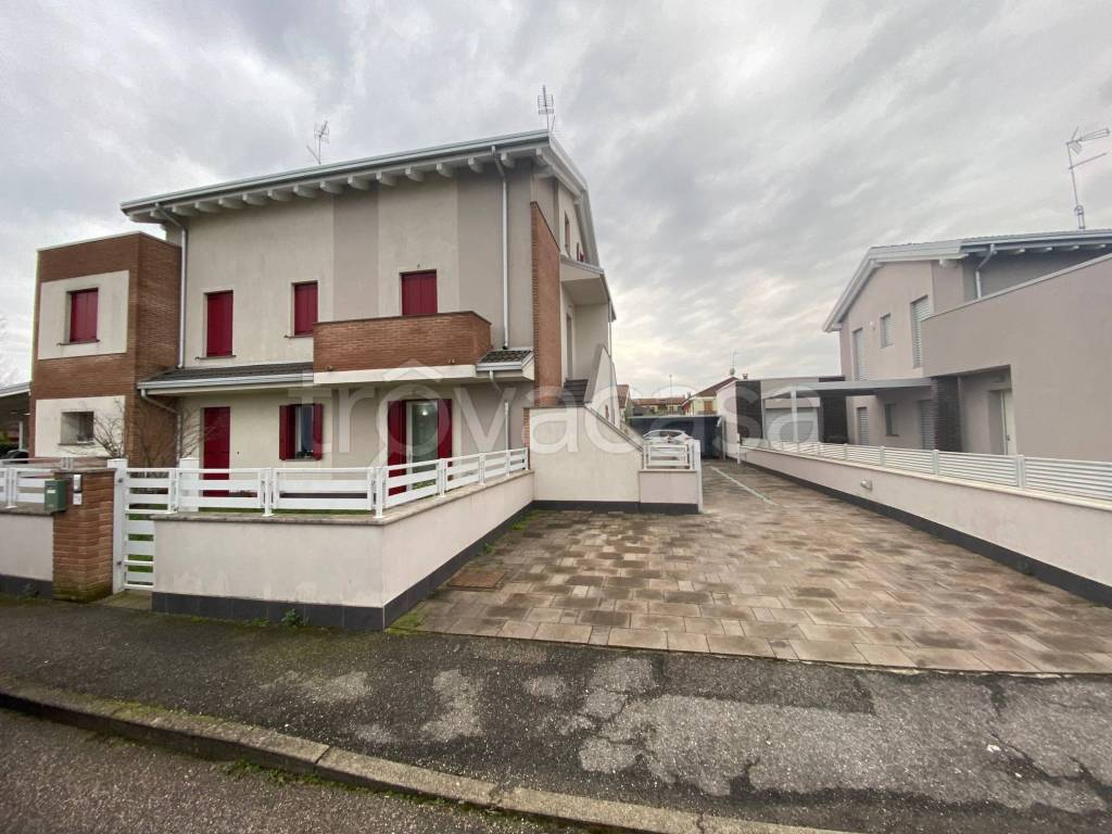 Villa a Schiera in vendita a Stienta via Giuseppe Garibaldi, 85