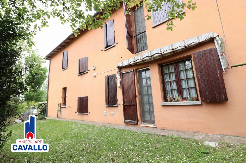 Villa in vendita a Bologna via di Sabbiuno, 9