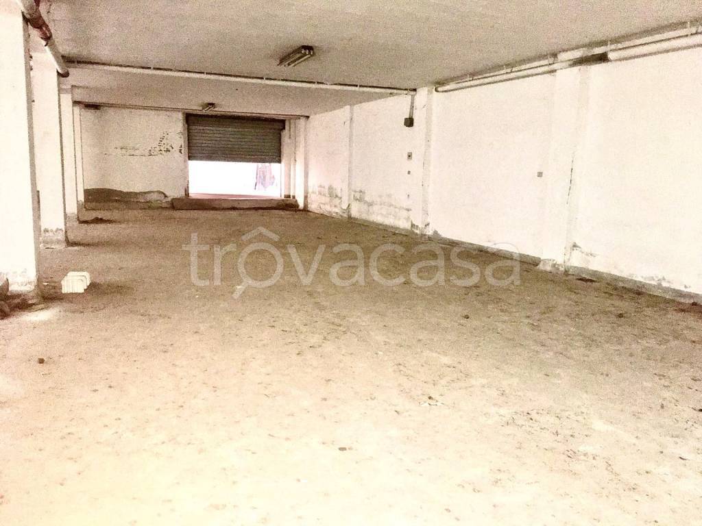 Garage in affitto a Montesilvano corso Umberto I, 314