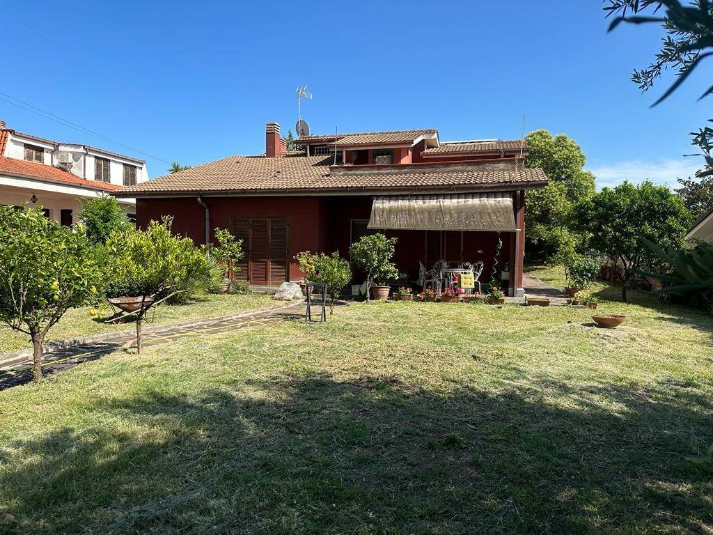 Villa in vendita a Guidonia Montecelio via Delle Montagne Rocciose, 28