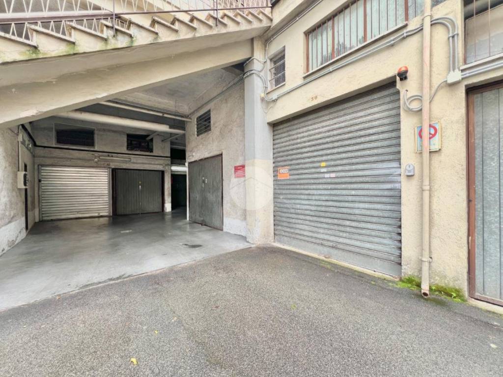 Garage in vendita a Roma via Venosa, 48
