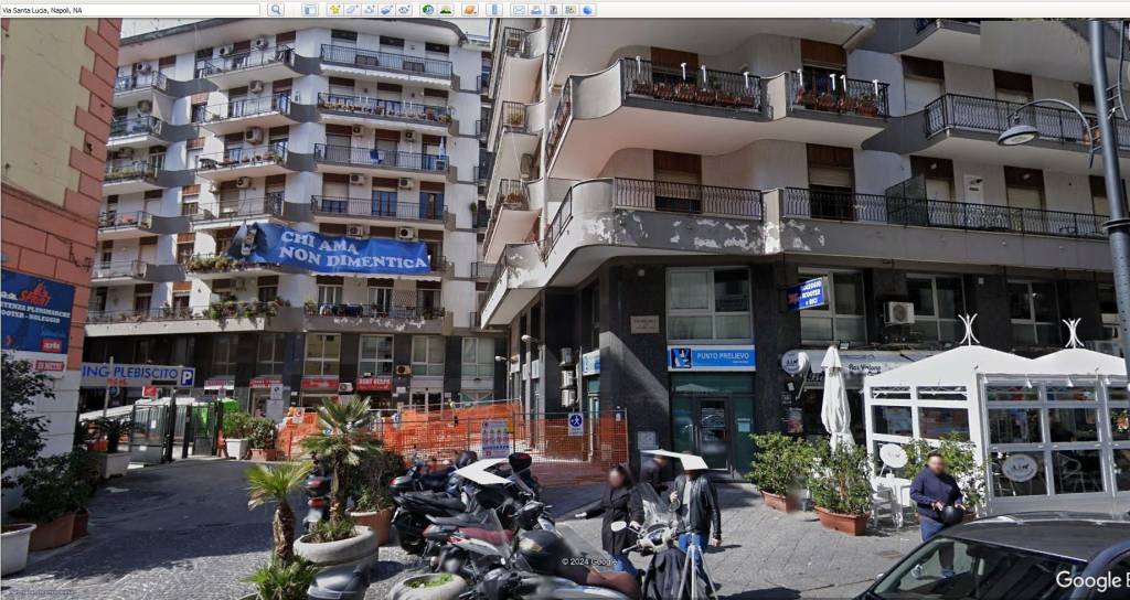 Appartamento in vendita a Napoli via Santa Lucia, 41