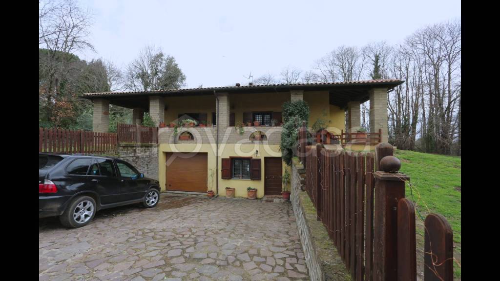 Villa in vendita a Bassano Romano strada Fonte Inguattata, 7