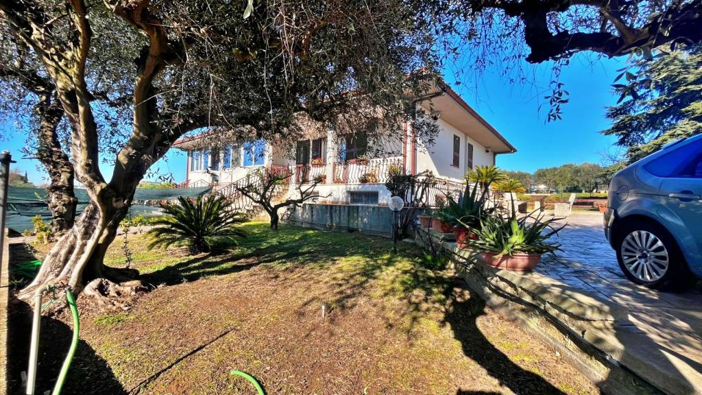 Villa Bifamiliare in vendita a Cerveteri via Fosso di Valle del Canneto