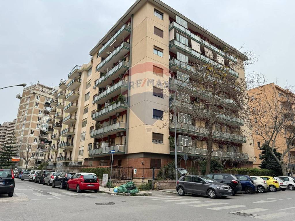 Appartamento in vendita a Palermo via Trinacria