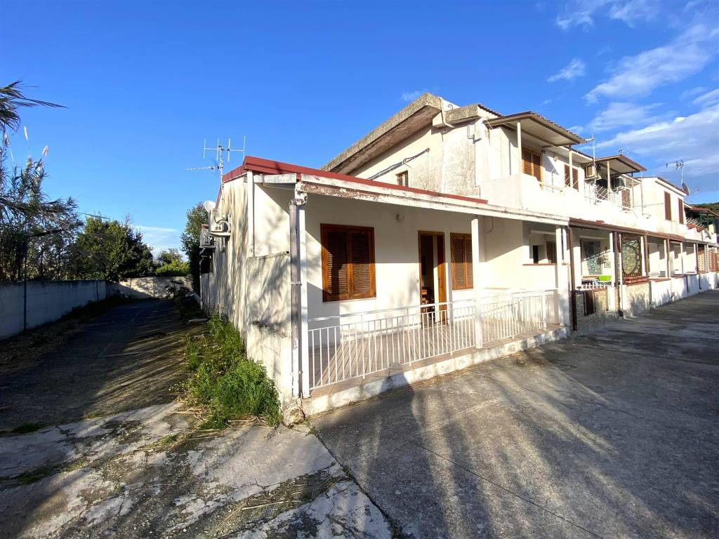 Villa a Schiera in vendita a Borgia