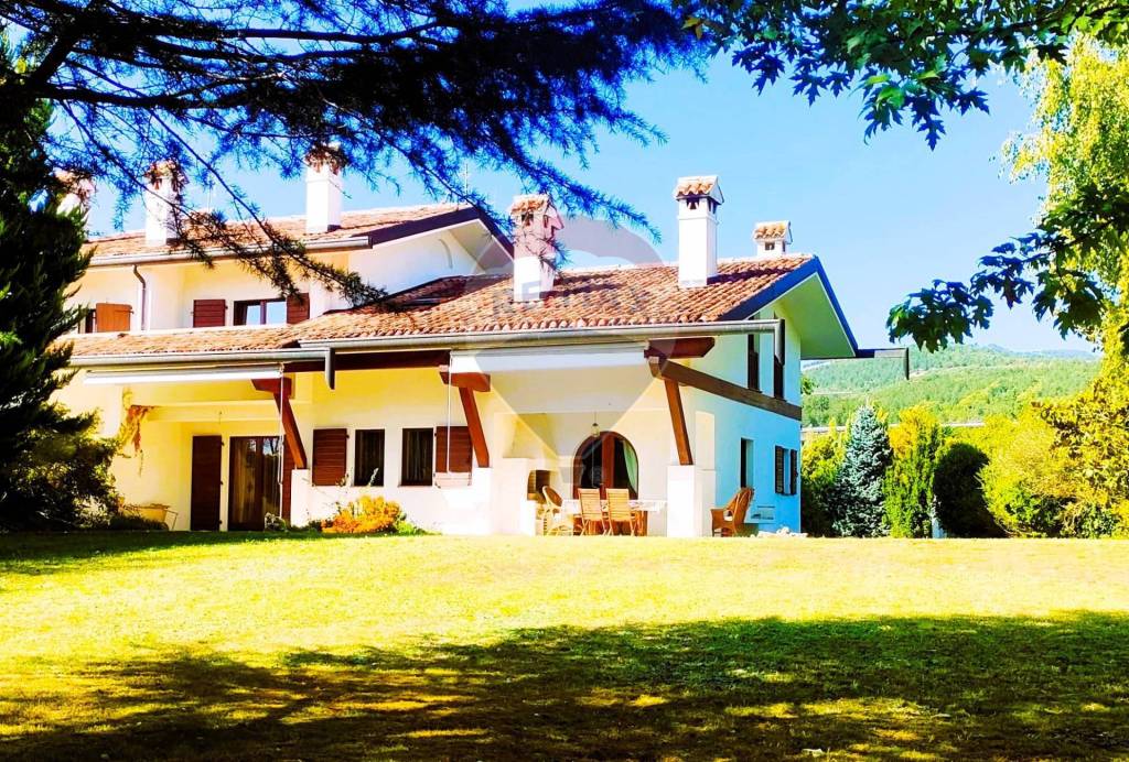 Villa Bifamiliare in vendita a L'Aquila via del Salice, 27