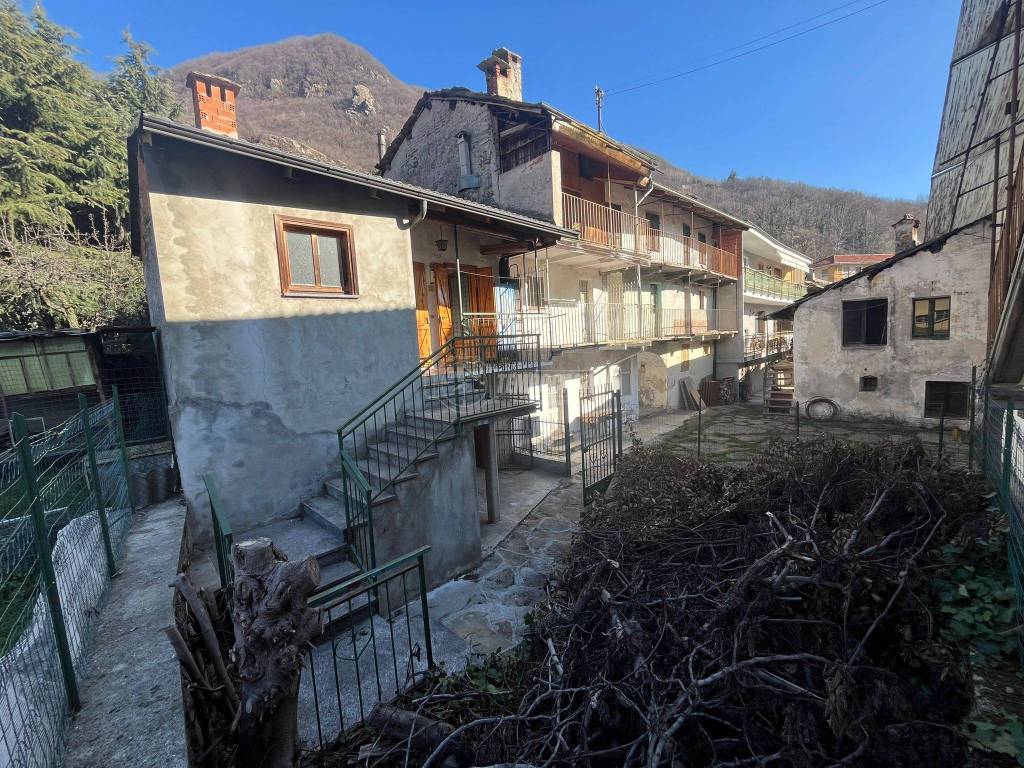 Casa Indipendente in vendita a Pont-Canavese via Panier