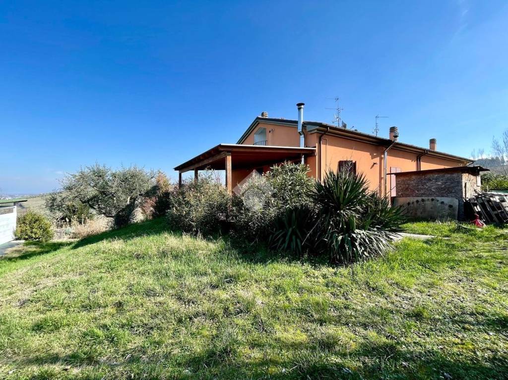Villa Bifamiliare in vendita a Poggio Torriana via Case Bruciate, 463