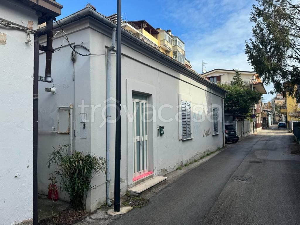 Casa Indipendente in vendita a Pescara via Guglielmo Oberdan, 45