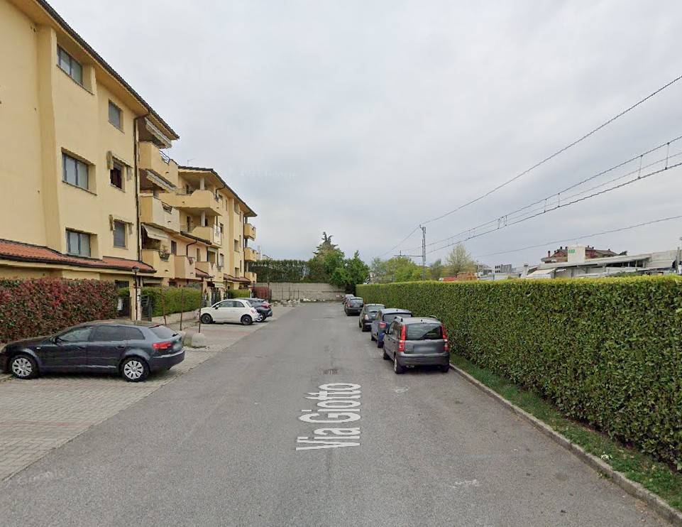 Posto Auto in affitto a Mariano Comense via Giotto, 25