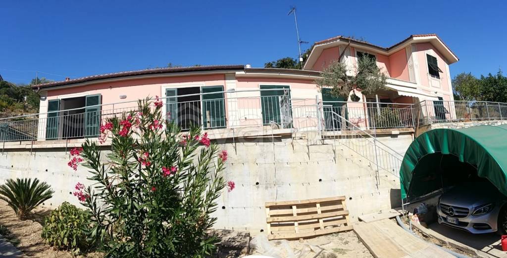 Villa a Schiera in vendita a Rapallo via Santa Maria del Campo