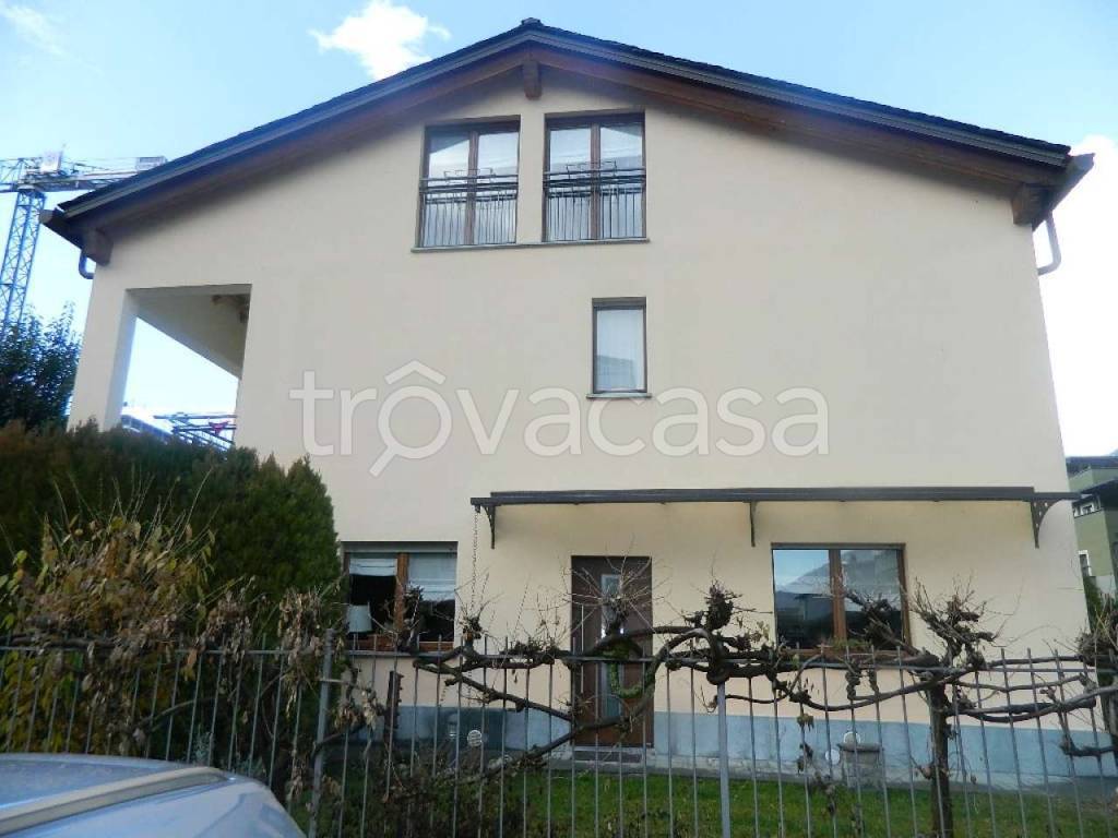 Villa in vendita a Sondrio via Meriggio