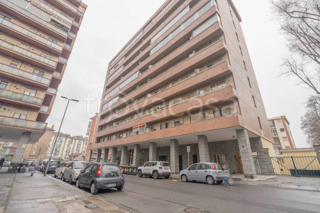Appartamento in vendita a Torino via Terni, 37