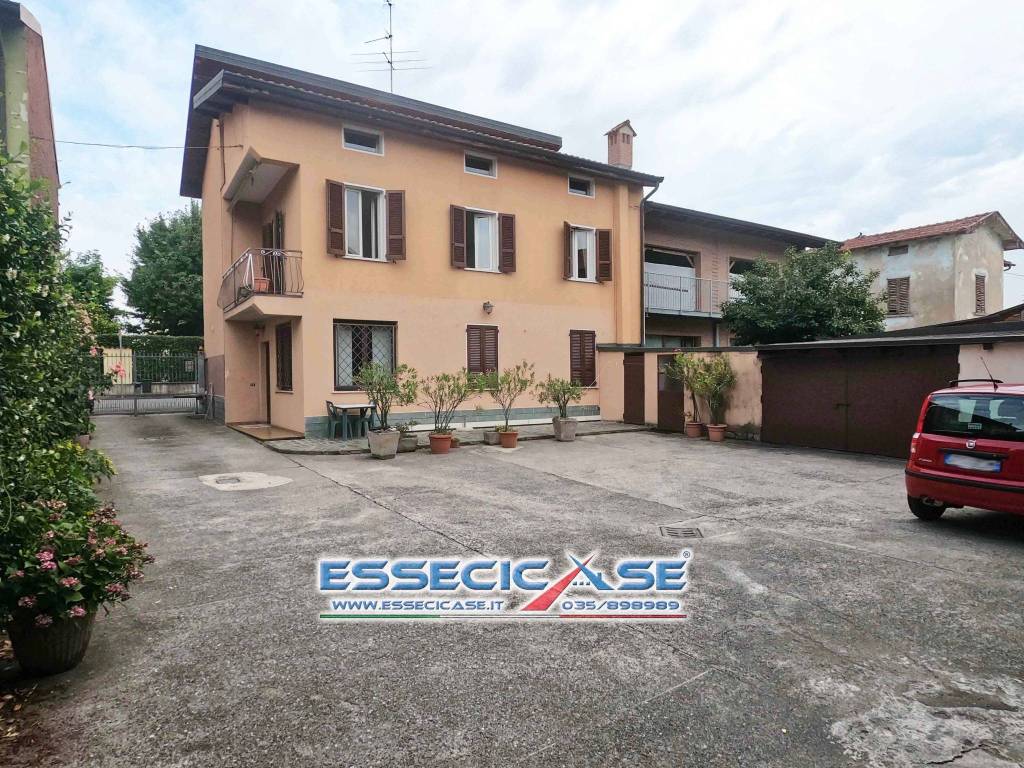 Villa Bifamiliare in vendita a Cologno al Serio via Monte Bianco, 20