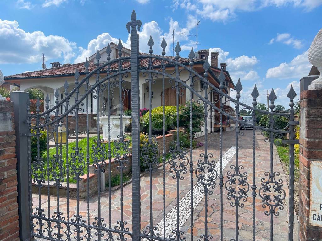 Villa Bifamiliare in vendita a Ferrara