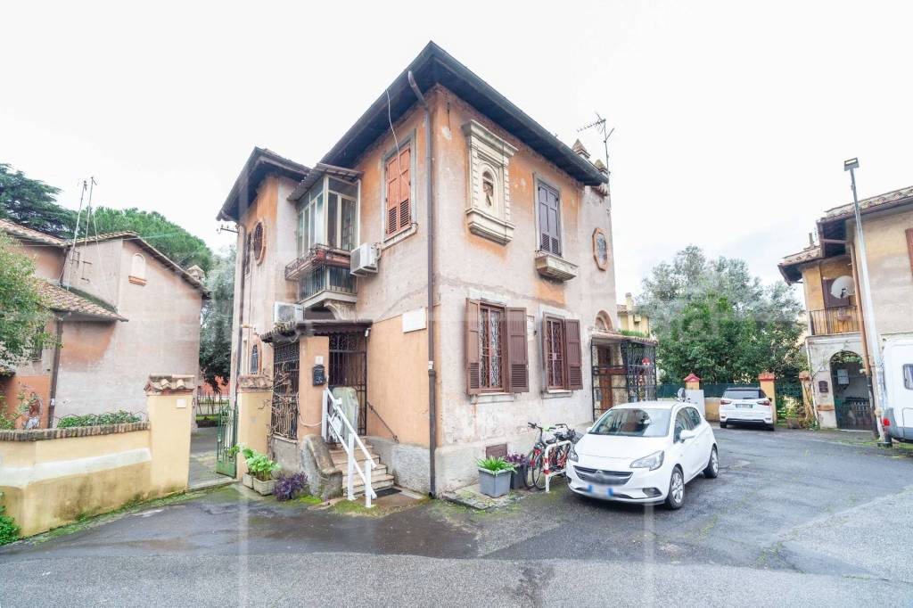 Appartamento in vendita a Roma via Domenico Chiodo, 6