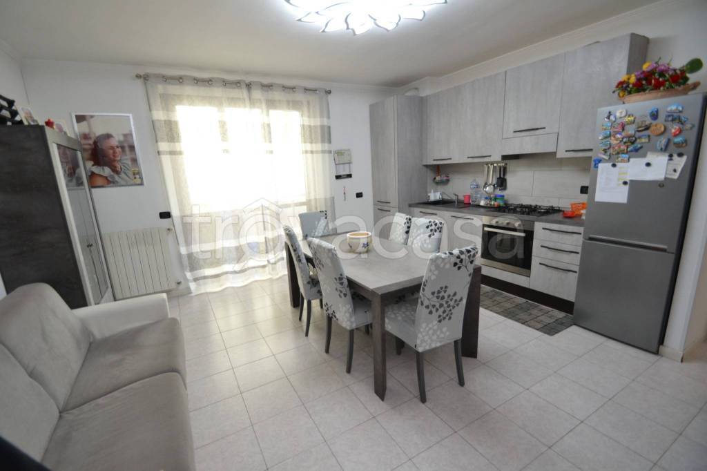 Appartamento in vendita a Caselle Lurani via Santa Francesca Cabrini, 2