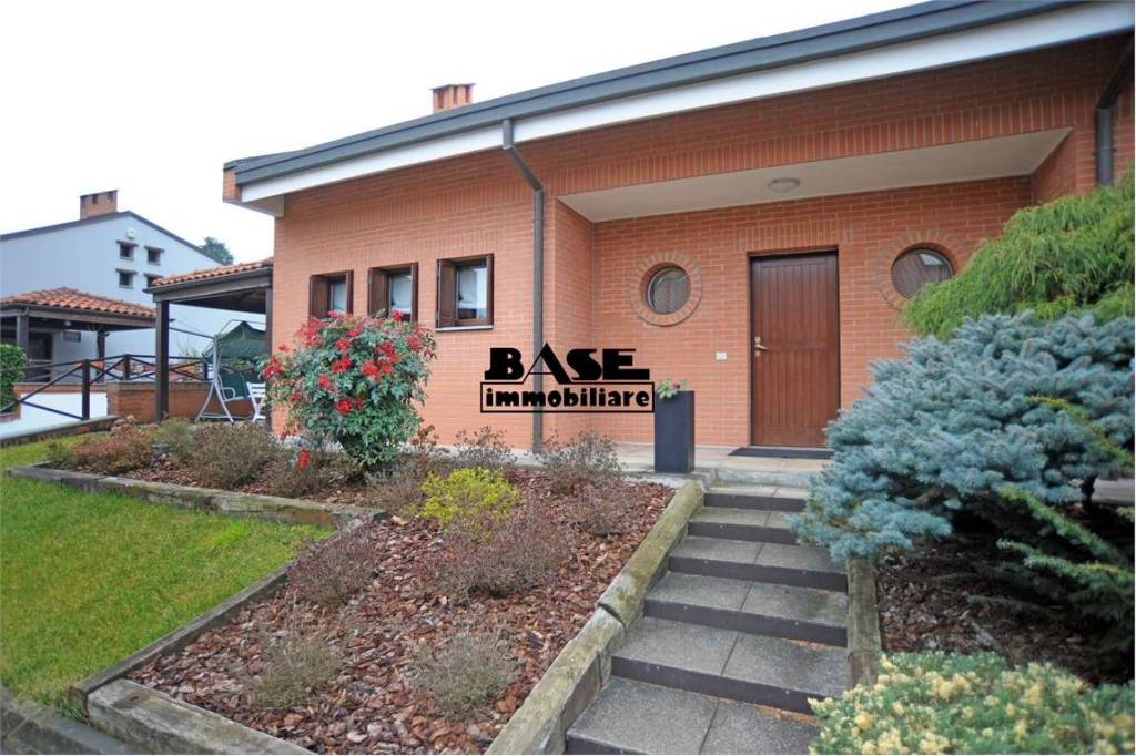 Villa in vendita a Fenegrò via Trento
