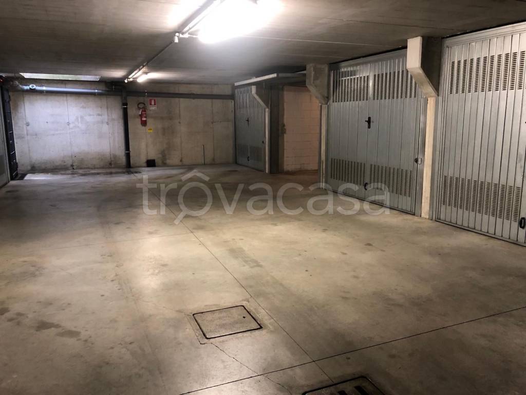 Garage in vendita a Cinisello Balsamo via Francesco Cilea, 52
