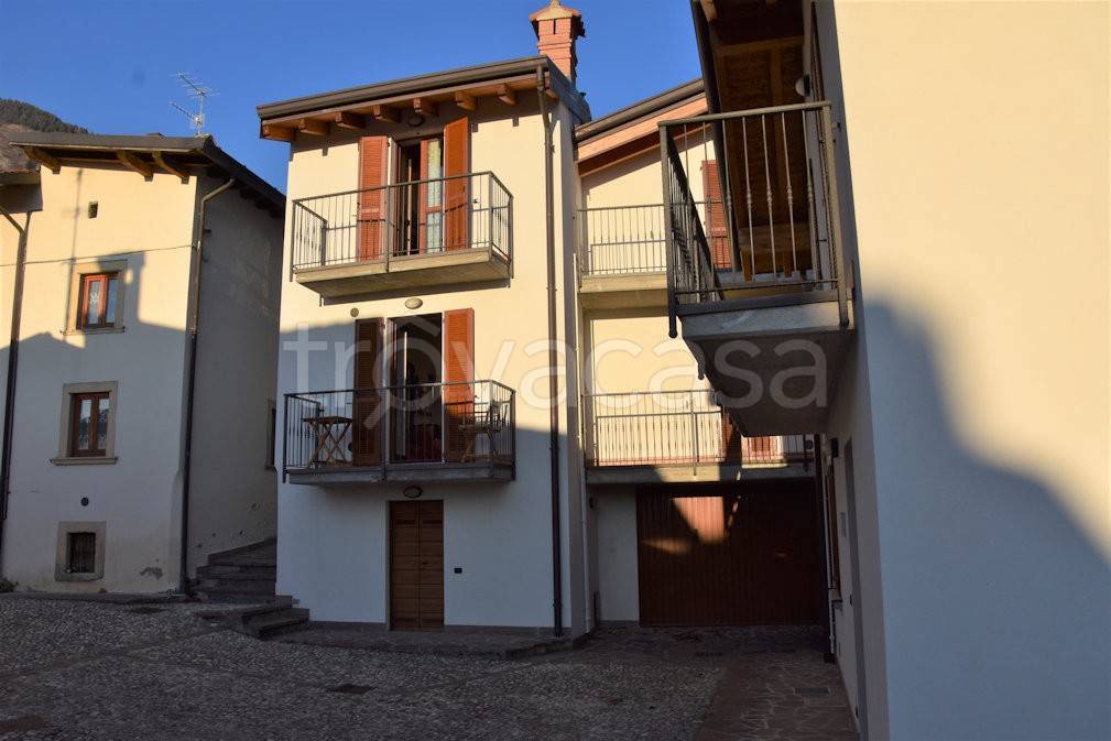 Villa a Schiera in vendita a Castione della Presolana via Dante Alighieri