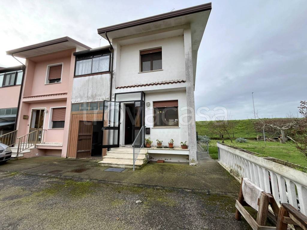 Villa a Schiera in vendita a Porto Viro via Roma, 5