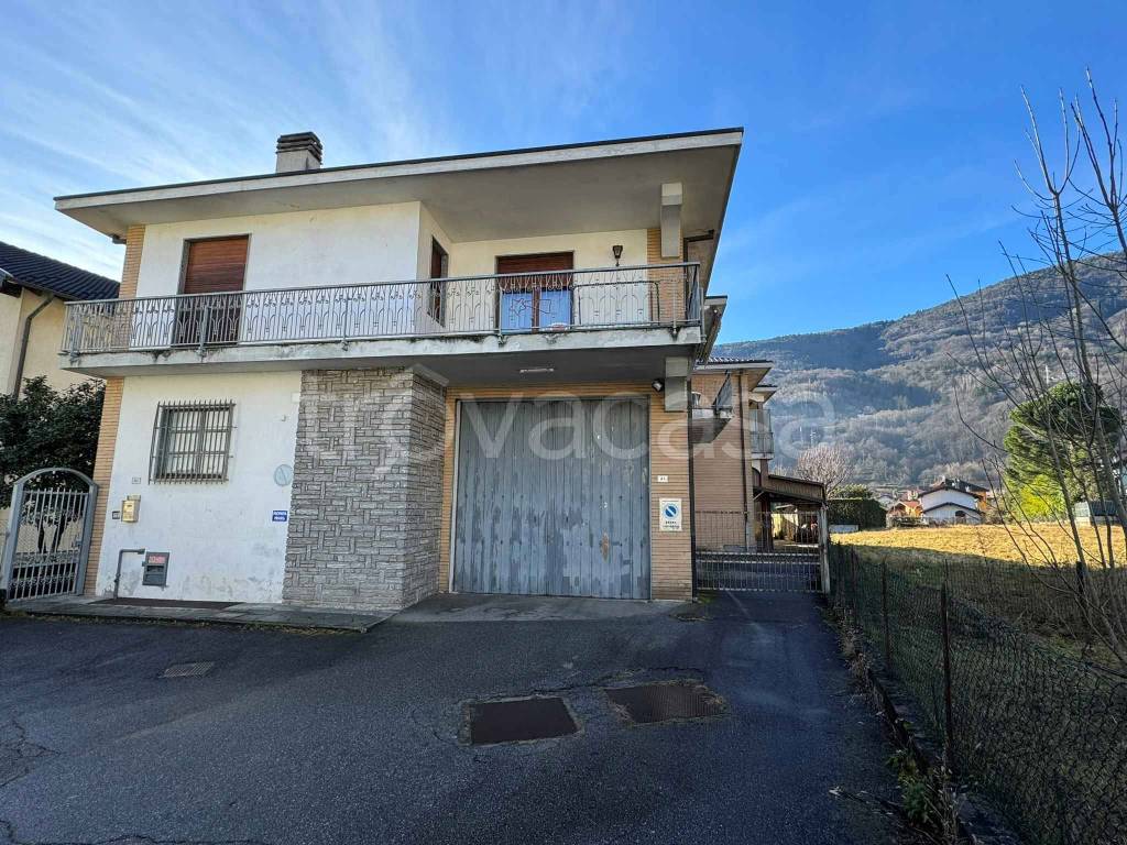 Villa Bifamiliare in vendita a Domodossola via Luigi Einaudi, 41