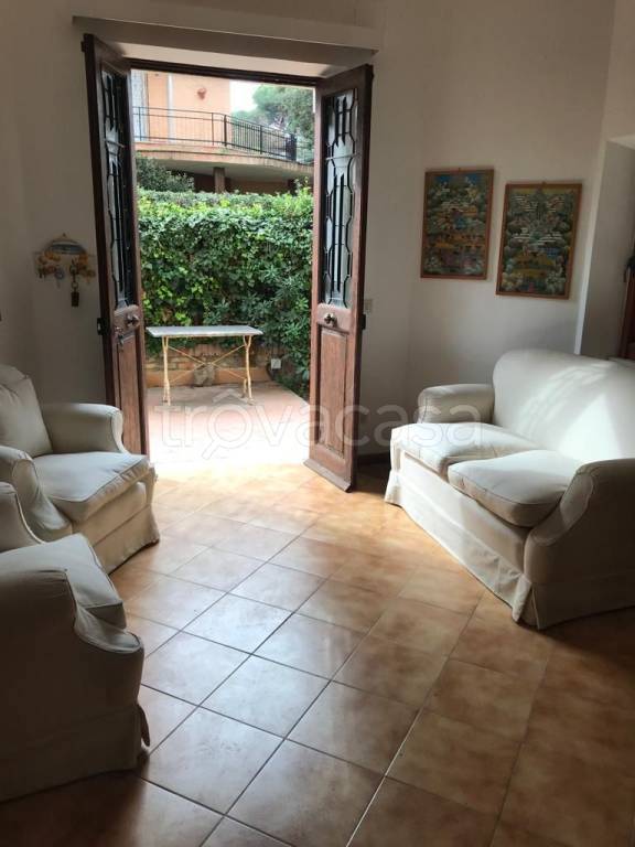Appartamento in in affitto da privato a Fiumicino via Voltri