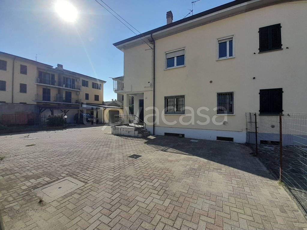 Villa Bifamiliare in vendita a Rottofreno via Edmondo De Amicis, 9