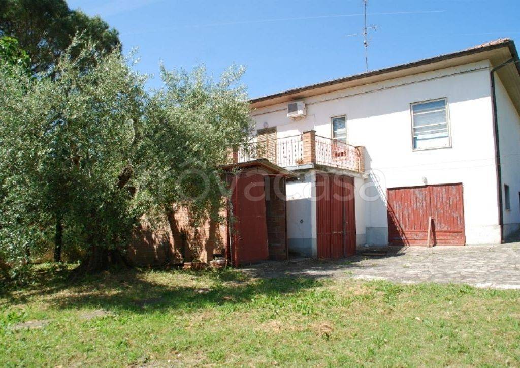 Villa in vendita a Castiglione del Lago via Trasimeno