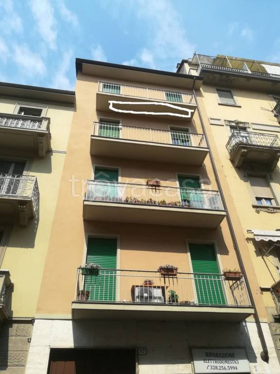 Appartamento in vendita a Torino via Leinì, 97