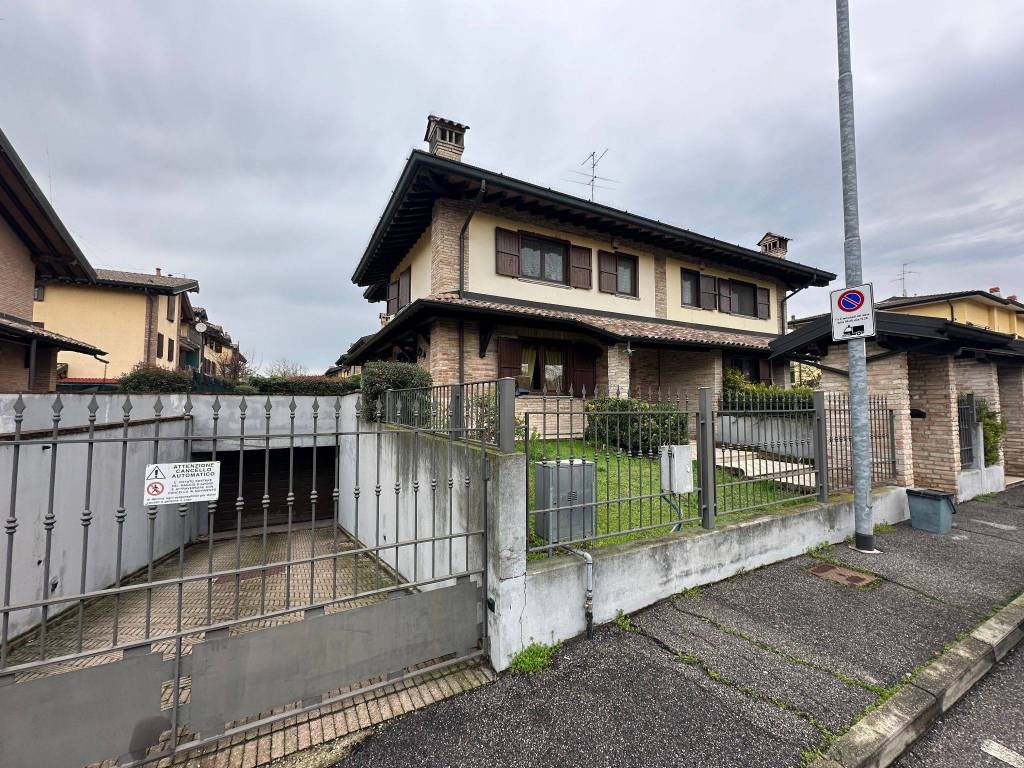 Villa Bifamiliare in in vendita da privato a Pieve Fissiraga via Marco Toninelli, 6