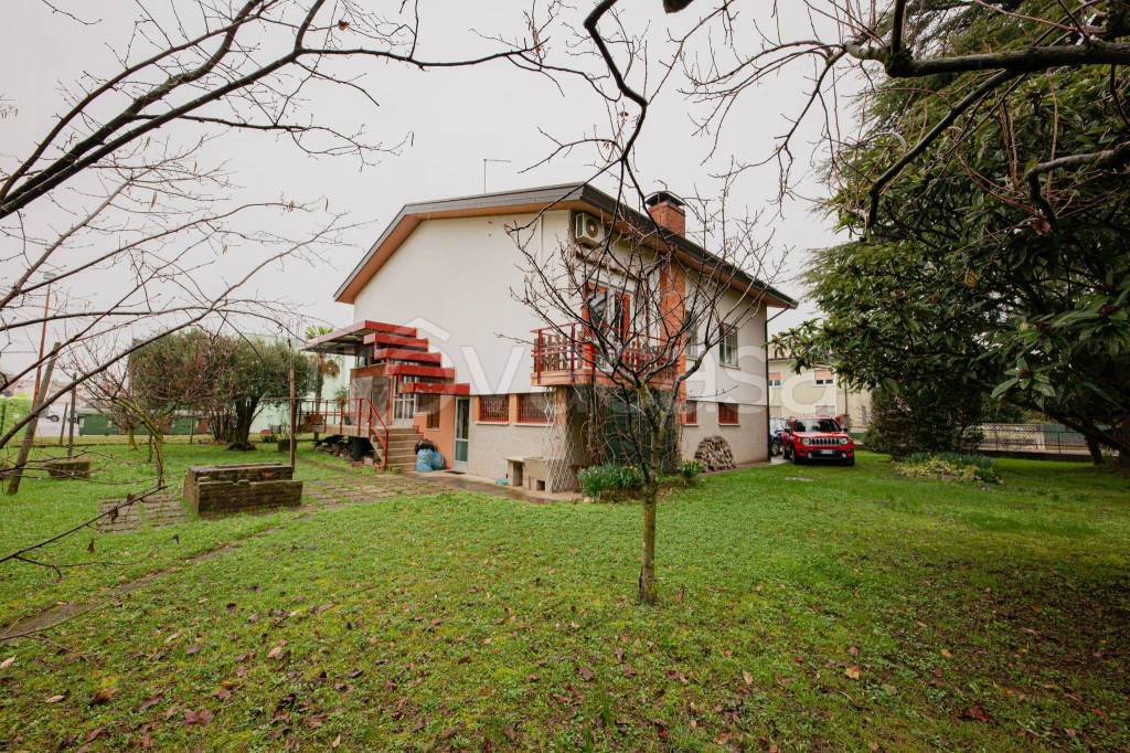 Villa in vendita a Codroipo via Francesco Ostermann, 58