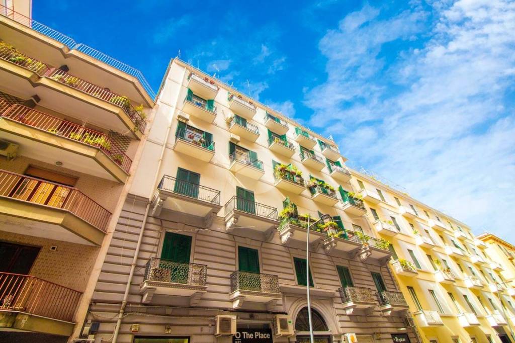 Appartamento in vendita a Napoli ad un piano alto in Via Michele Kerbaker, 55