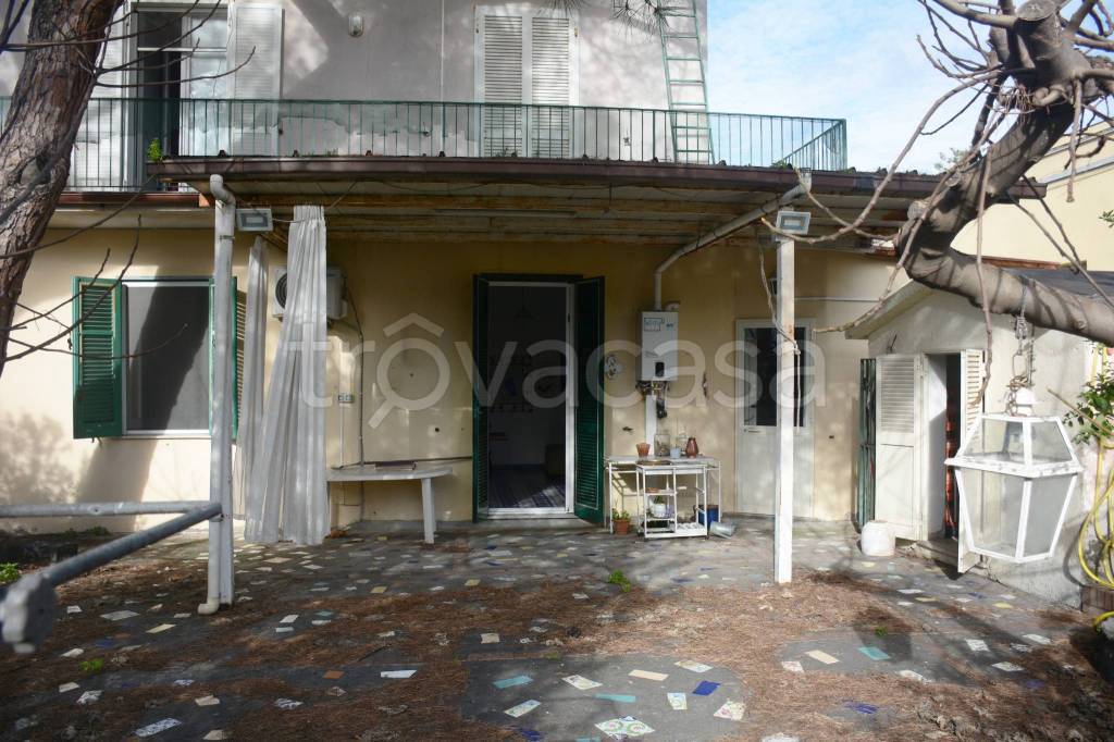 Appartamento in vendita a Ischia via Alfredo De Luca, 36