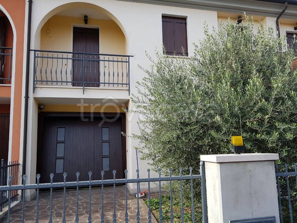 Villa a Schiera in in vendita da privato a Massanzago via Chiesa, 24