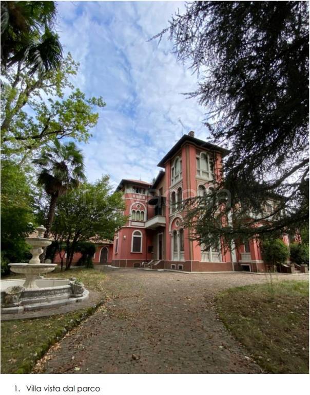 Villa Bifamiliare all'asta a Venegono Superiore via Cristoforo Colombo, 30